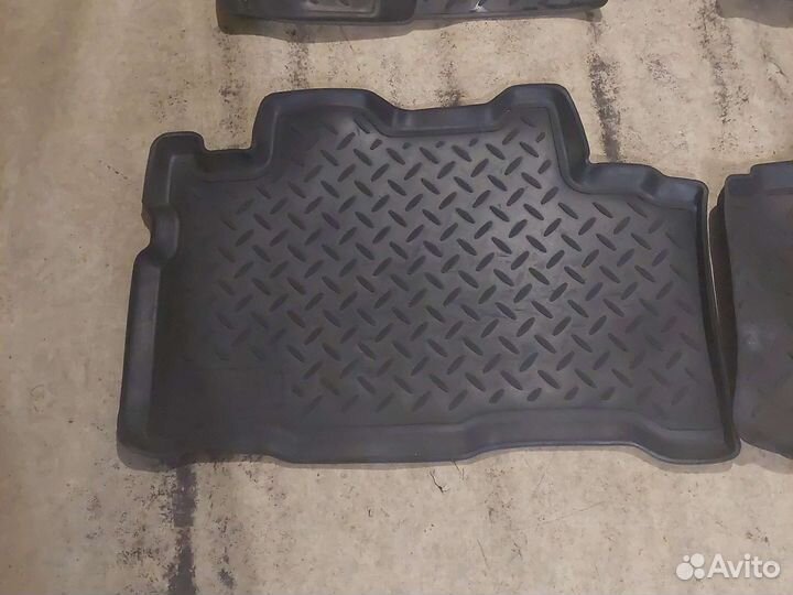 Автомобильные коврики резиновые