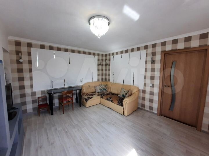 2-к. квартира, 54 м², 3/3 эт.