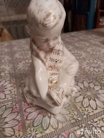 Фарфоровая статуэтка