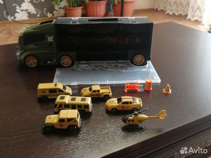 Набор с машинками б/у