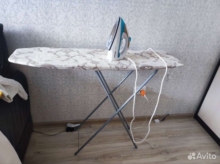Утюг с гладильной доской