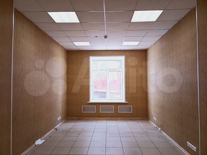 Кабинет с окном на 2-м этаже бц, 25 м²