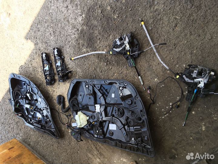 Стеклоподъёмники дверей Mercedes W205