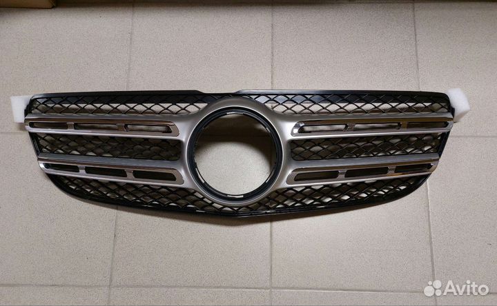 Решетка радиатора x166 GLS AMG