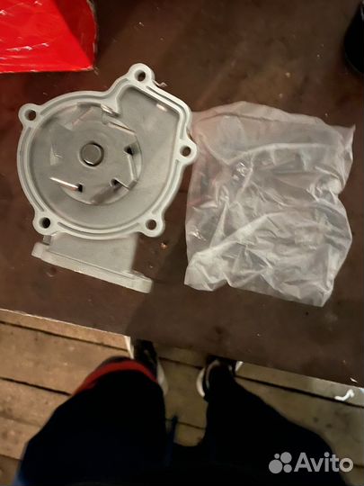 Помпа на nissan primera p11