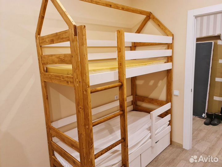 Детская двухъярусная кровать