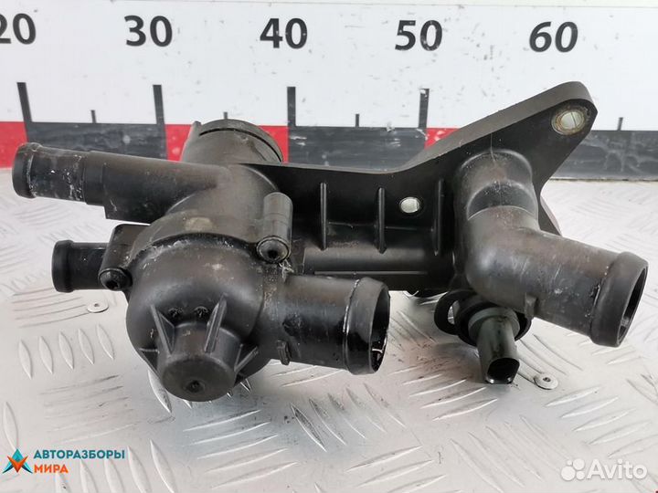 Корпус термостата Volkswagen Fox 3 2011 03C121111B