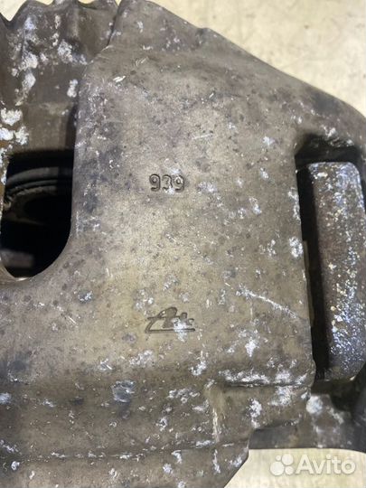 Суппорт передний левый Bmw 7-Series F01/F02 N54B30