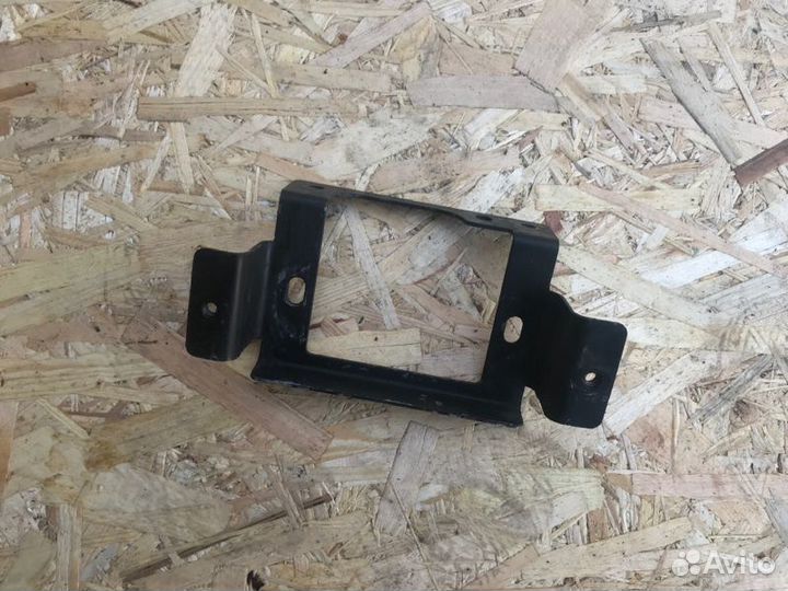Кронштейн передний Ford Transit 2010