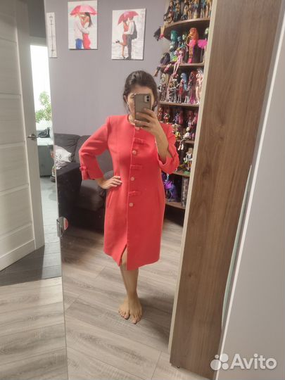 Много одежды женской