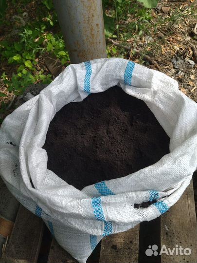 Чернозем, перегной в мешках