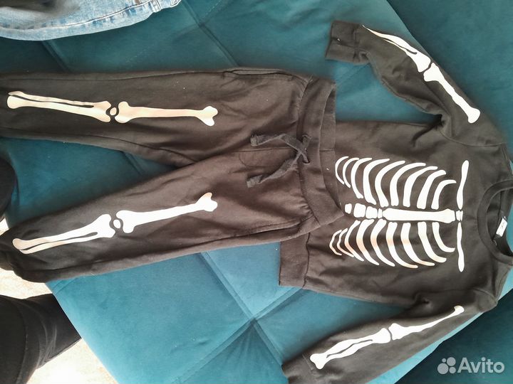 Вещи на мальчика.Костюм,джинсы,кофта,куртка,желет