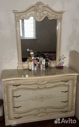 Продам спальный гарнитур