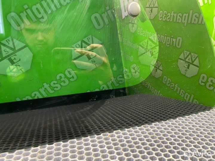 Стекло заднее левое Mazda Mpv LW5W GY-DE 2.5 2001