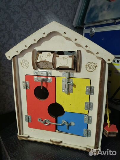 Бизиборд домик