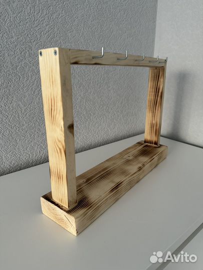 Полка с крючками для ярмарок