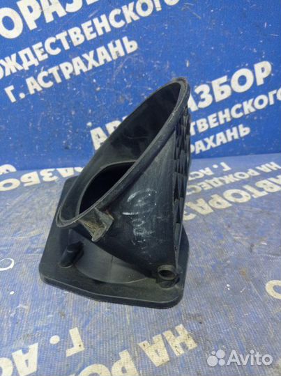 Воздуховод Opel Astra H универсал 2011