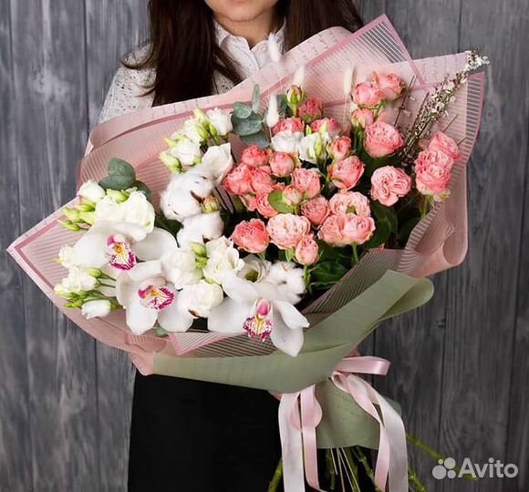 Шикарные букеты из кустовых роз