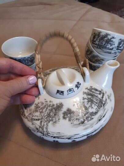 Заварочный чайник с чашками