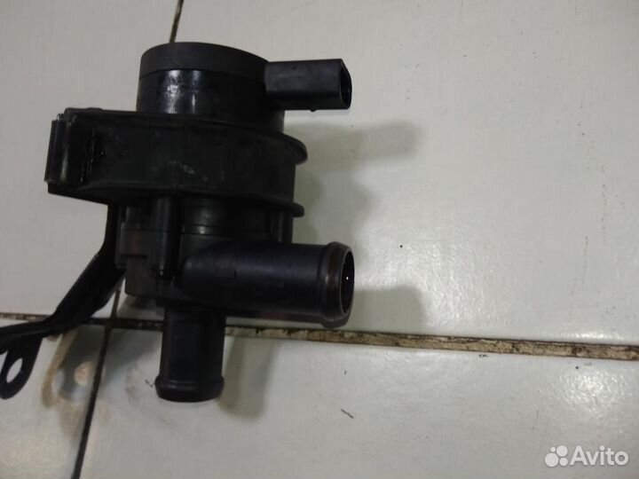 Насос водяной дополнительный Volkswagen Tiguan 5N1