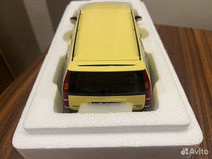 AutoArt 1/18 Volvo 850 T-5R Estate