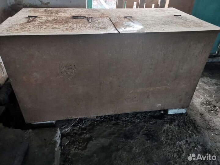 Металлический ящик для хранения зерна