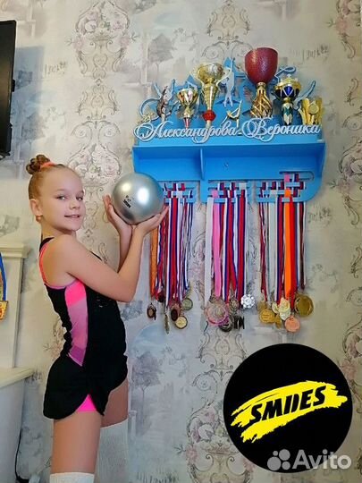 Полка для кубков и медалей