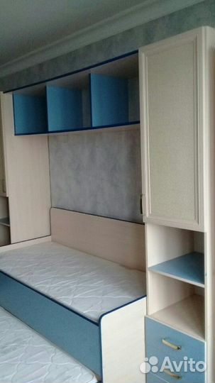 Кровать двухярусная выдвижная со шкафами