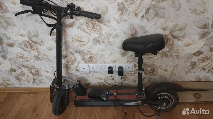 Самокат взрослый hugo m4