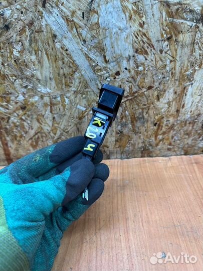 Кнопка аварийной сигнализации Toyota Land Cruiser