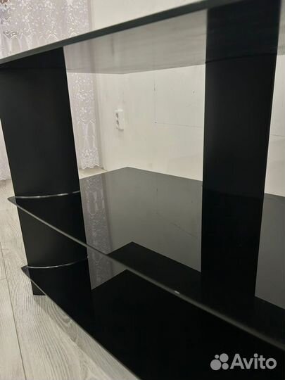 Стеклянная тумба под тв