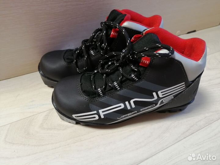 Лыжные ботинки spine