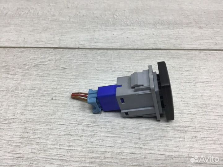 Кнопка многофункциональная Toyota Auris хэтчбек