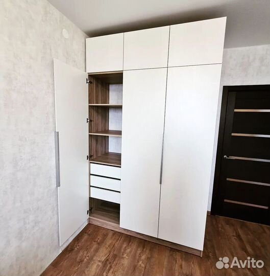 Шкаф распашной с зеркалом