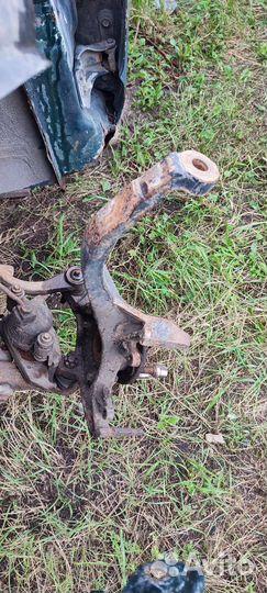 Dodge stratus кулак поворотный передний