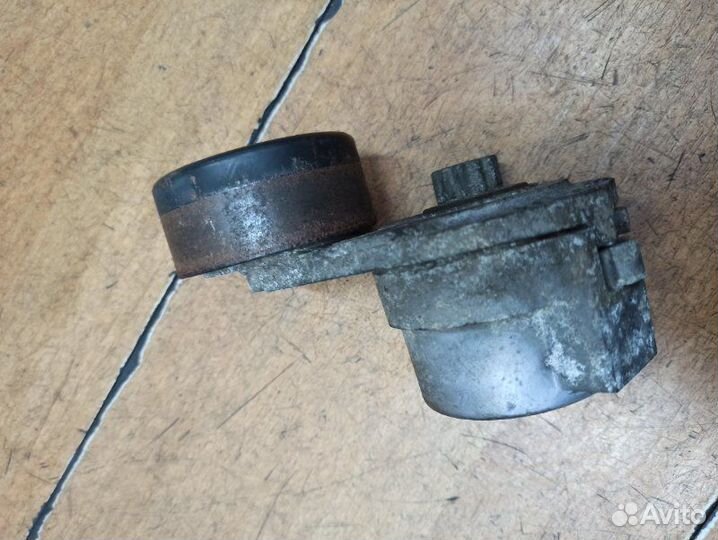 Натяжной ролик приводного ремня Opel Astra H