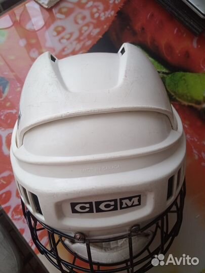 Хоккейный шлем