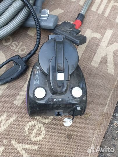 Пылесос Scarlett и много щёток и шлангов