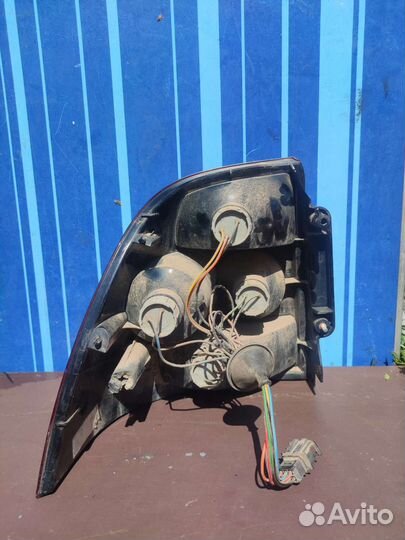 Фонарь задний правый priora седан