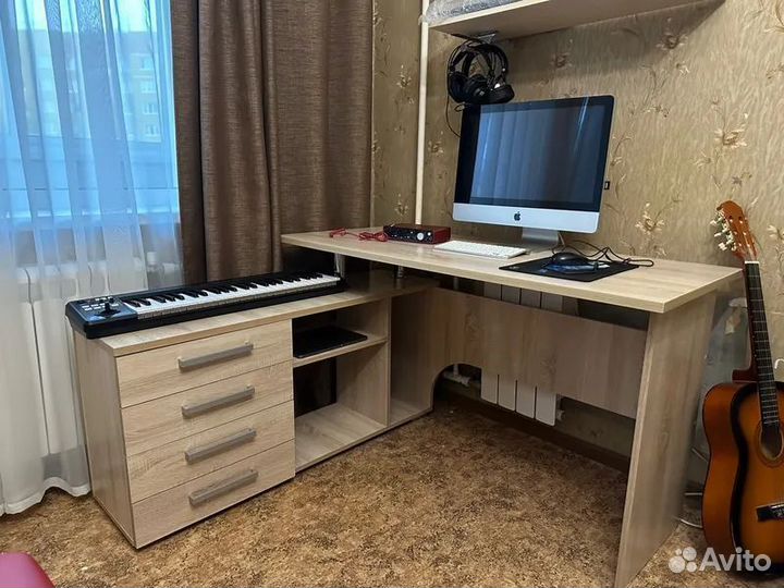 Угловой письменный стол