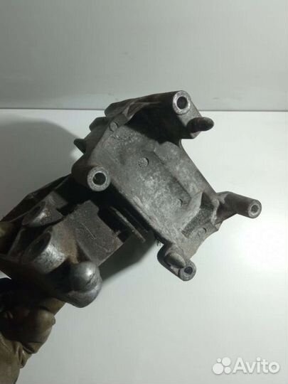 Кронштейн кпп Opel Vectra B 90497583