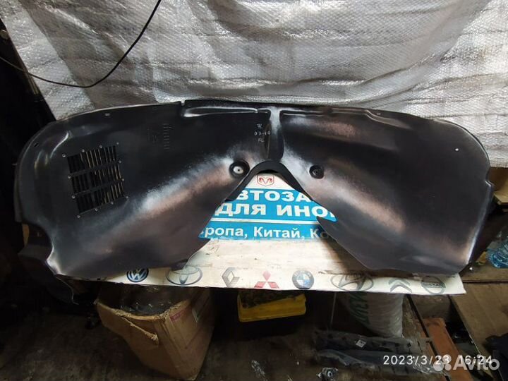 Подкрылок передний левый VW Touareg 7L 07-10