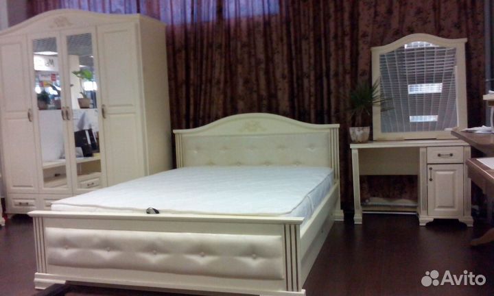 Кровать из массива Венеция