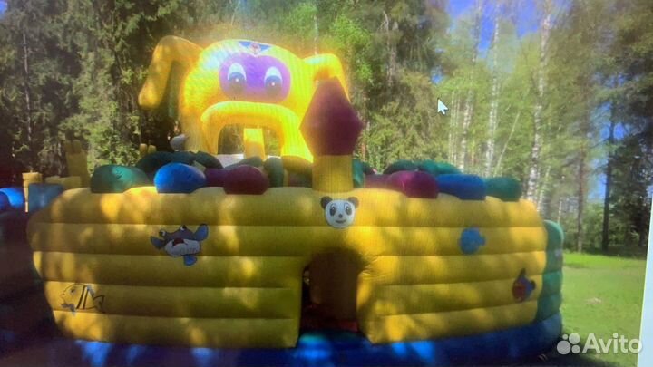 Батут надувной