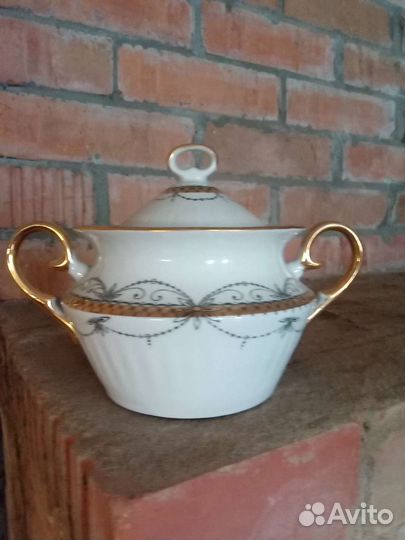 Чайник и сахарница молочник и чайная пара