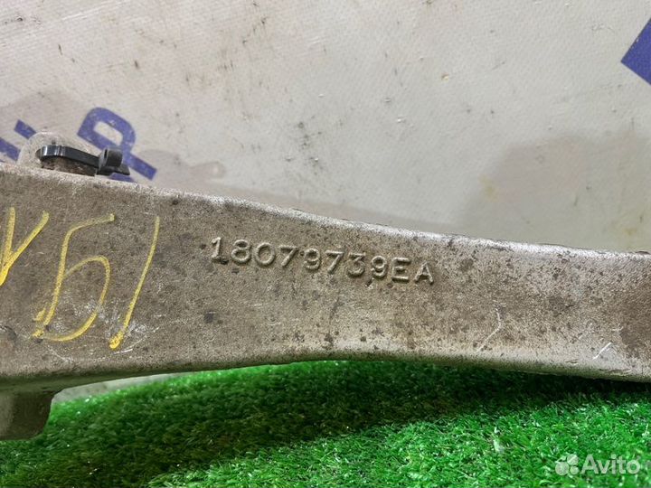 Поворотный кулак передний левый Cadillac Sts седан