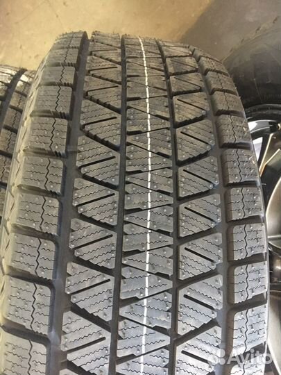 Bridgestone Blizzak DM-V3 275/60 R20