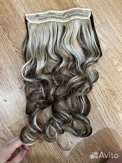 Волосы на заколках