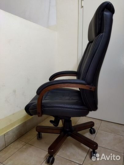 Кресло руководителя «Бюрократ» (натуральная кожа)