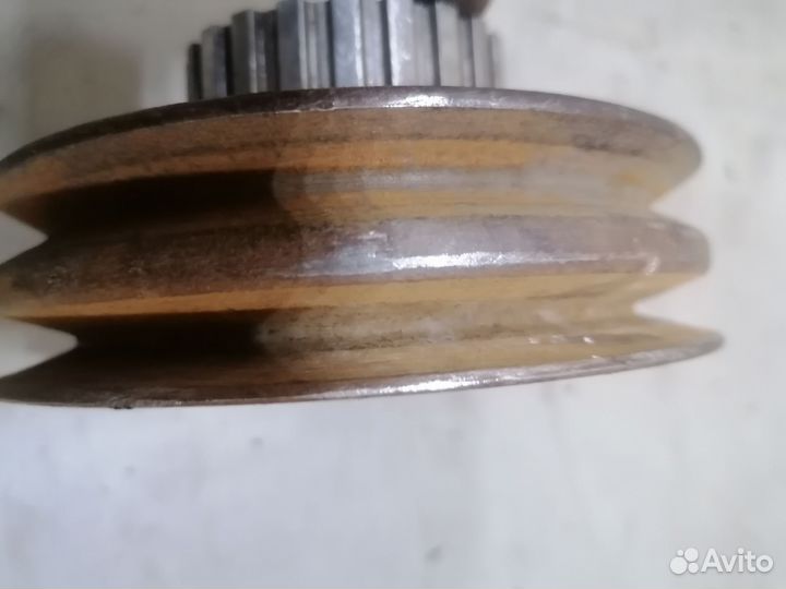 Шкив коленвала с шестерней Audi 80 B2 1.6 DT 1985